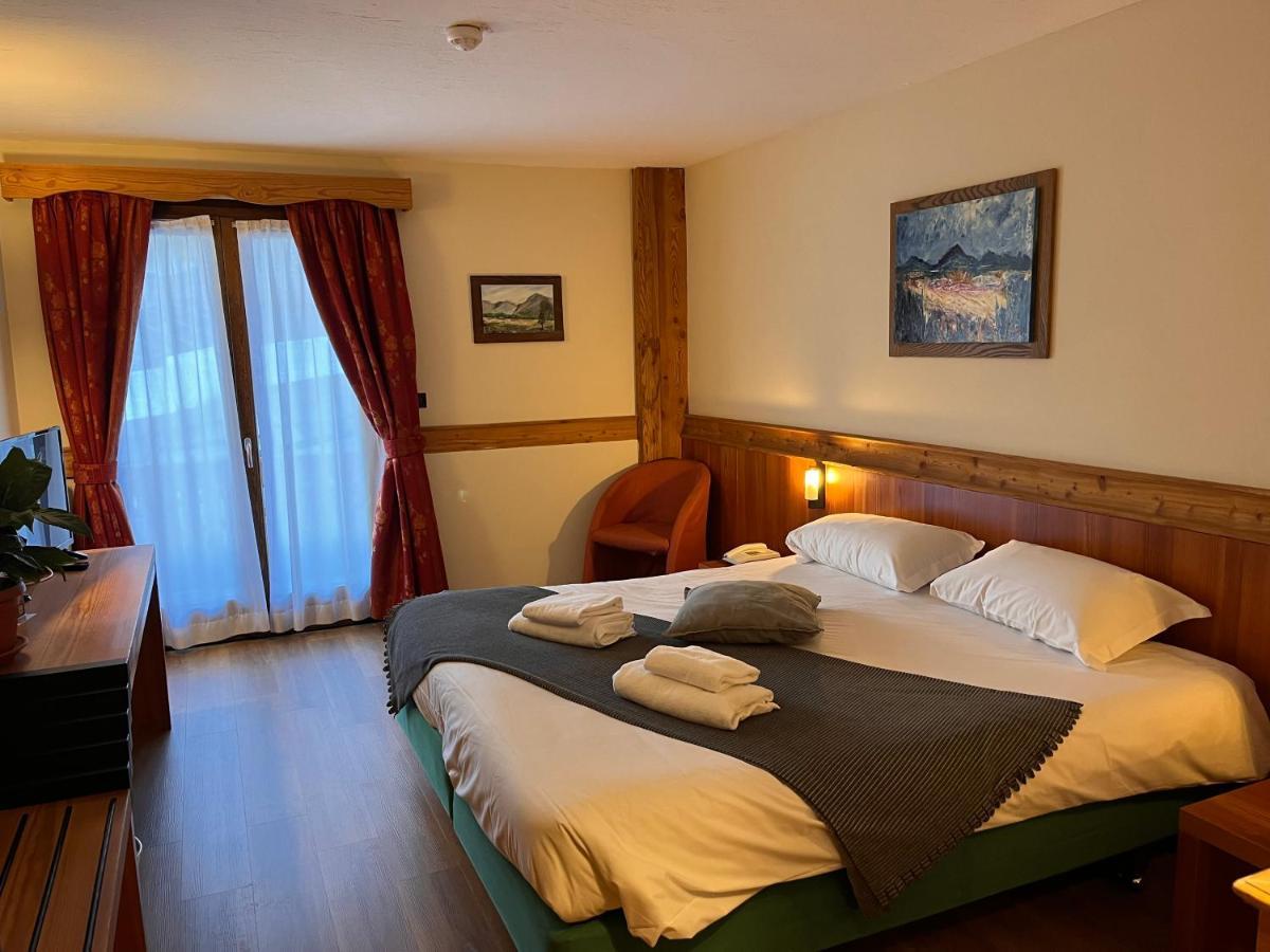 Hotel De Champoluc Esterno foto