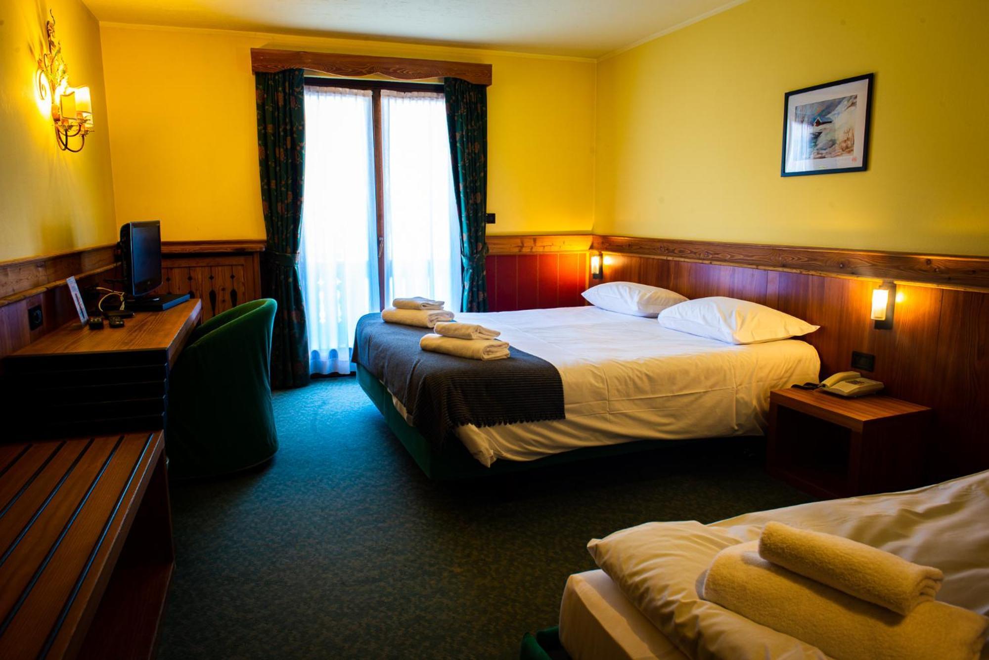 Hotel De Champoluc Esterno foto