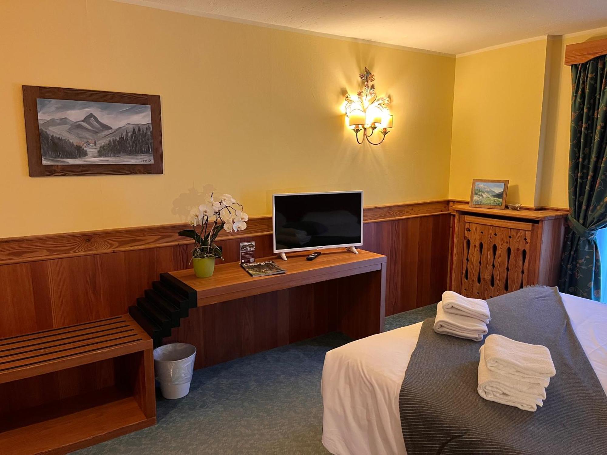 Hotel De Champoluc Esterno foto
